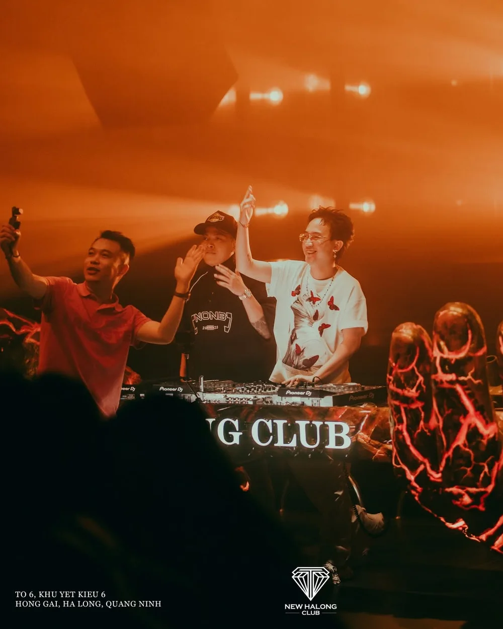 New Hạ Long Club — Sân khấu