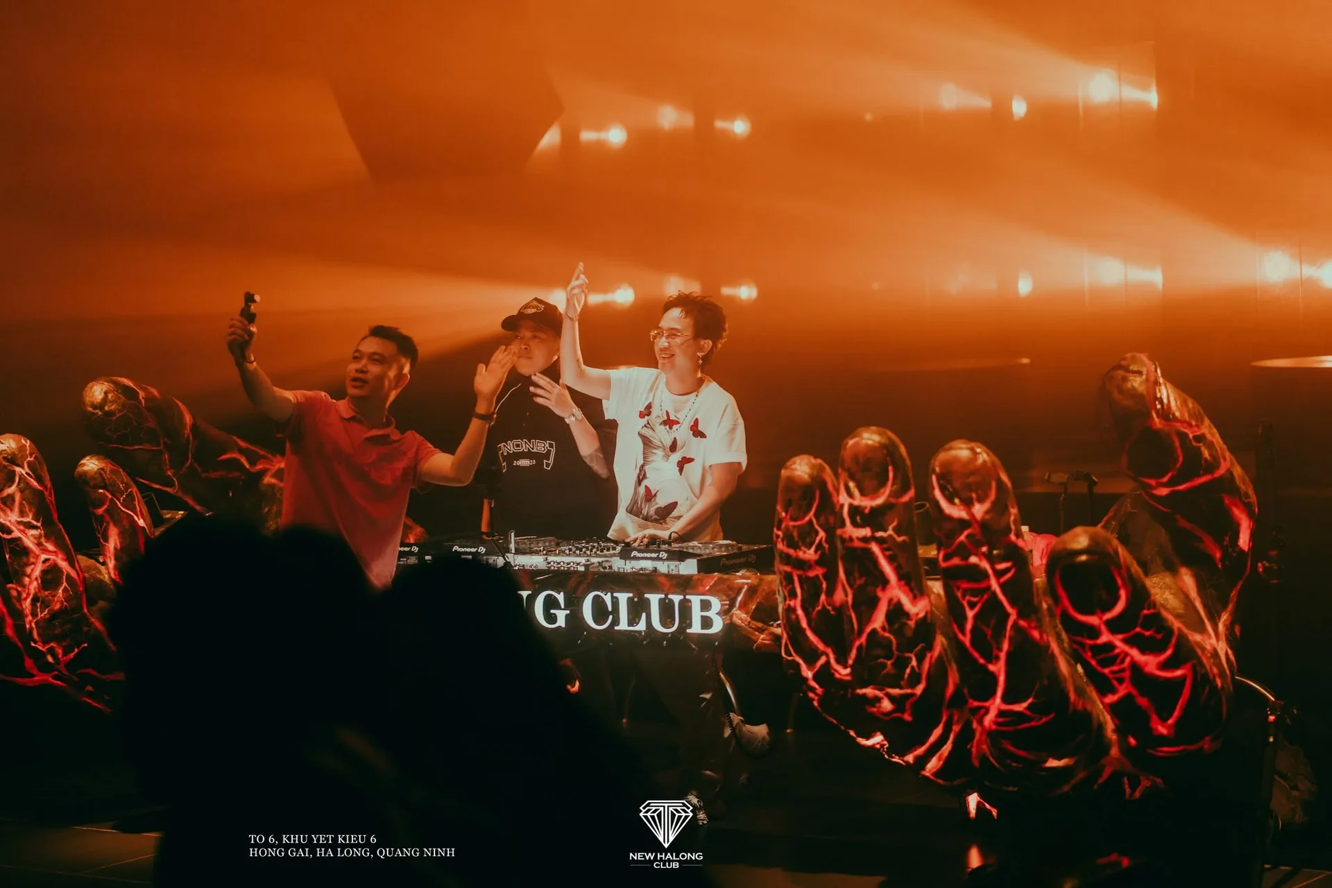 New Hạ Long Club — Sân khấu